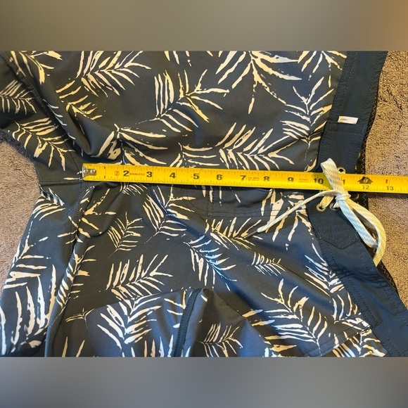 Vuori Cruise Board Shorts Blue Leaf Size 32 Unlined - Picture 7 of 8